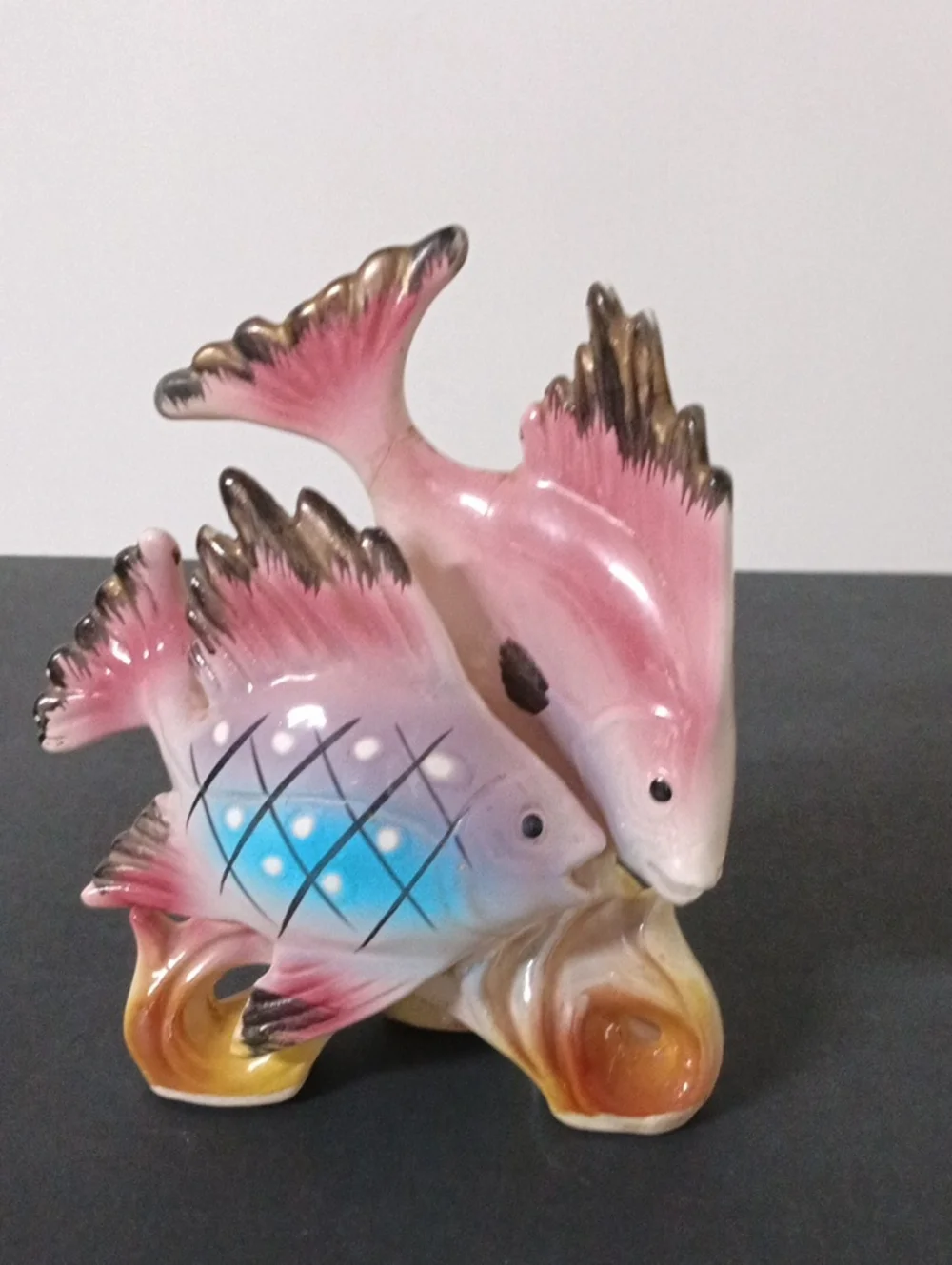 Pink Ceramic Fish Figurine Décor for Aquatic Displays
